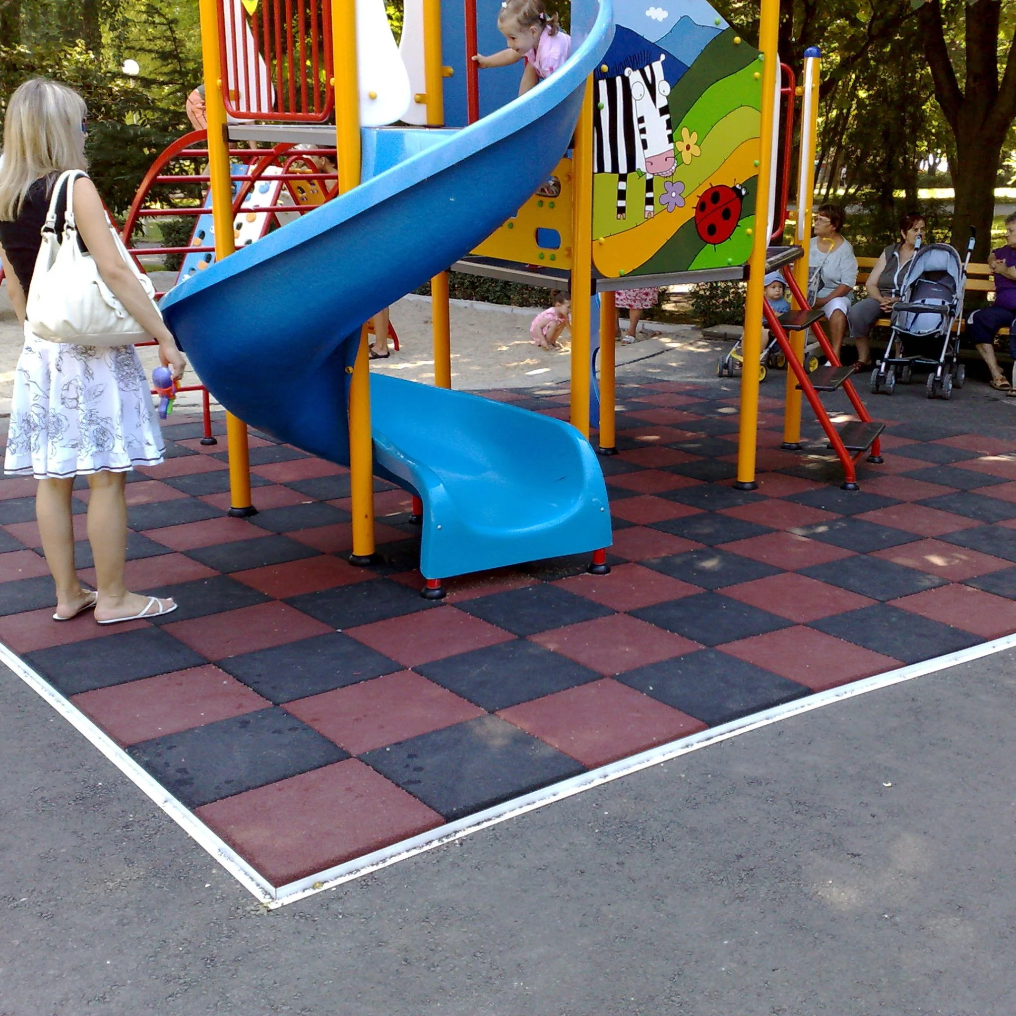 Cannons UK 50cm x 50cm x 30mm Rubber Playground Tiles (bulk discounts available) - Image 5