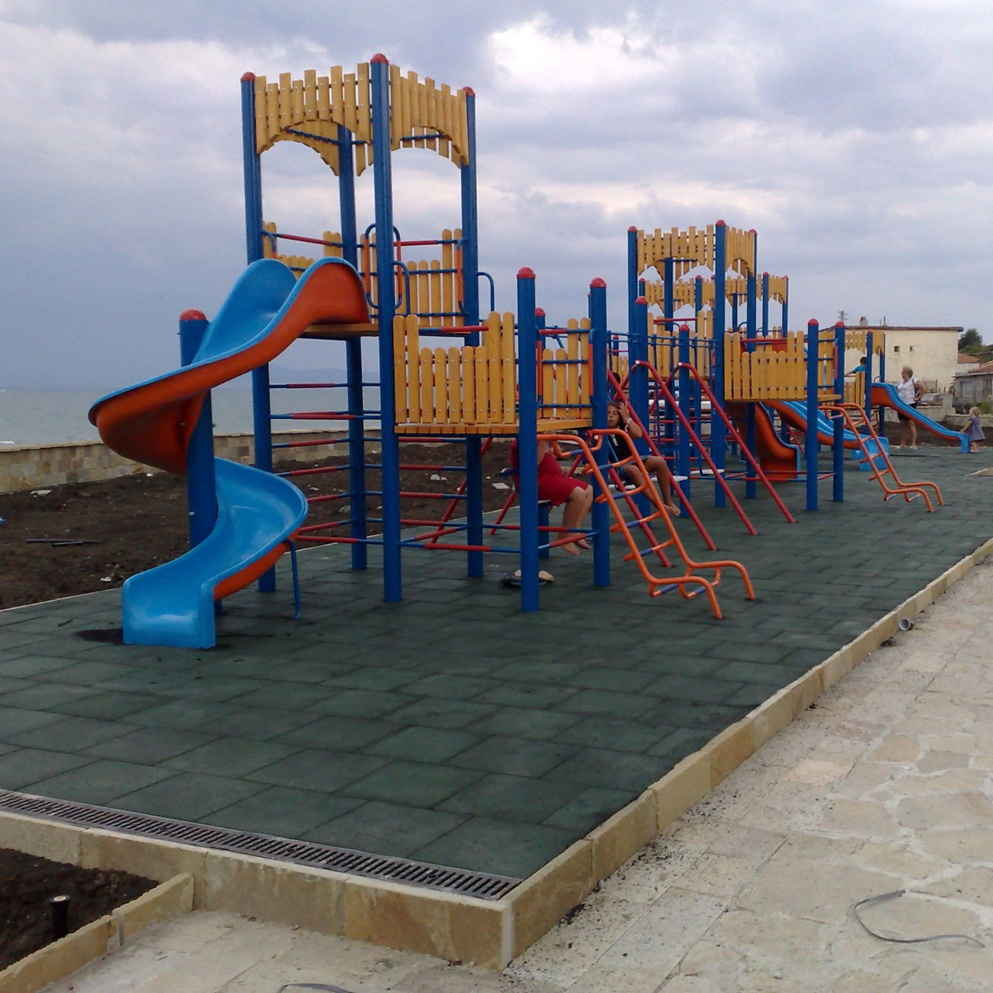 Cannons UK 50cm x 50cm x 30mm Rubber Playground Tiles (bulk discounts available) - Image 8